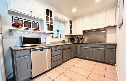 South Sundale House | Bright 3B2B Retreat in Fremont with Breakfast & Family Perks