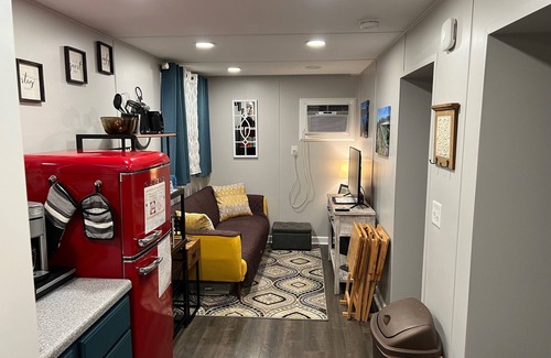 Kings Grant Cottage | Ideally Located Burchlynn Cottage Near Beach and Downtown
