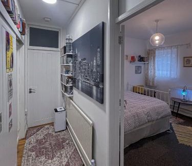 Shacklewell House | Conveniently Located Child-Friendly Room in London