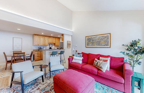 Avon Condo | Prime Location Condo with Balcony & Short Ski Lift Walk