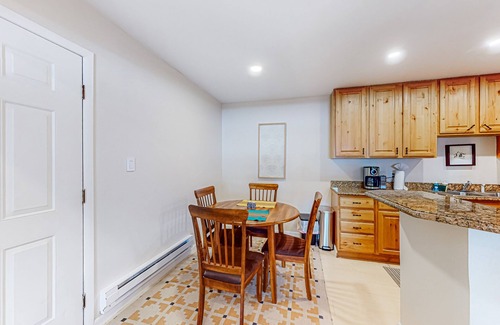 Avon Condo | Prime Location Condo with Balcony & Short Ski Lift Walk