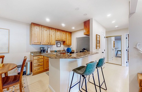 Avon Condo | Prime Location Condo with Balcony & Short Ski Lift Walk