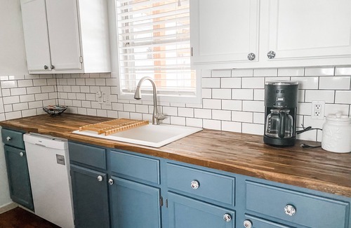 Sunset Hills House | Cozy Cottage Near KU Campus - Guest Rated 10/10!