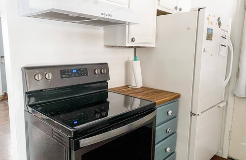 Sunset Hills House | Cozy Cottage Near KU Campus - Guest Rated 10/10!