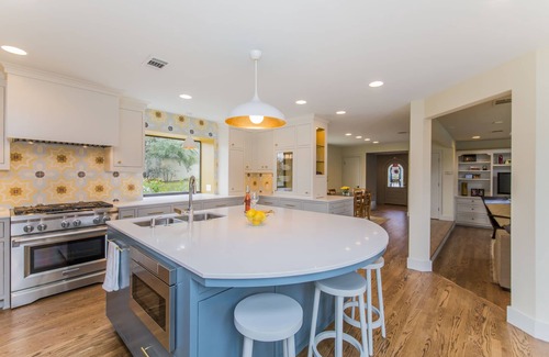 Barton Hills House | Prime Downtown Retreat with Private Pool - 10/10 Rated