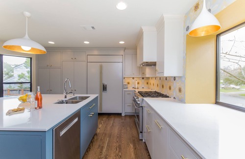 Barton Hills House | Prime Downtown Retreat with Private Pool - 10/10 Rated