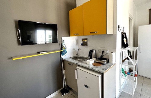 Kyrenia Apartment | Centrally Located Flat w Sea-View Balcony