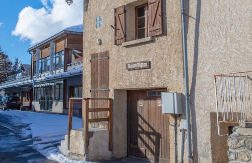 Montgenevre House | Perfectly Located 4-Bedroom Townhouse for 12 Guests