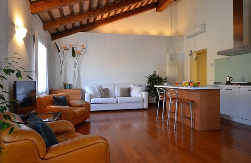 Castello Apartment | Top-Rated Minimalist Loft in Castello with Breakfast Included