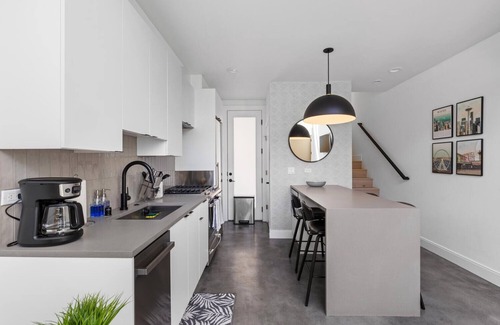 Lower Queen Anne House | Modern Seattle Townhome with Spectacular Space Needle Views