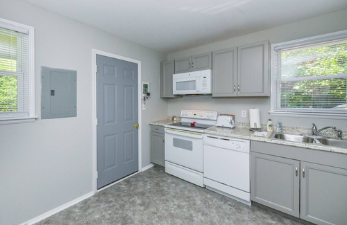 Executive Park House | Prime Location Pet-Friendly Retreat with Fenced Backyard