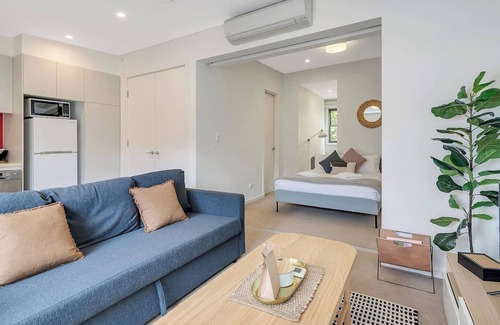 Pyrmont Apartment | Prime Pyrmont Getaway with Patio and Family-Friendly Perks