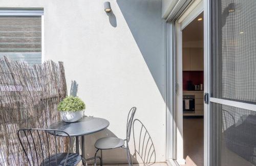 Pyrmont Apartment | Convenient Pyrmont Paradise with Family-Friendly Patio