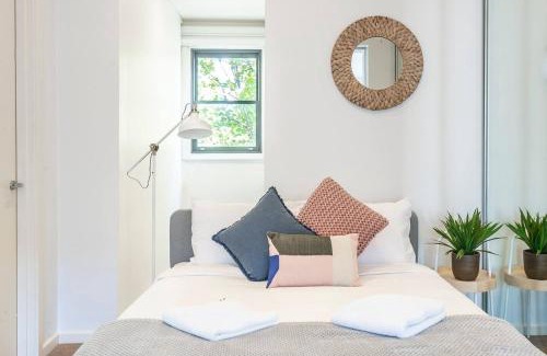 Pyrmont Apartment | Convenient Pyrmont Paradise with Family-Friendly Patio