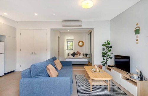 Pyrmont Apartment | Convenient Pyrmont Paradise with Family-Friendly Patio