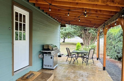 West Stayton House | Quiet Country Home - Centrally Located & Family-Friendly Stay