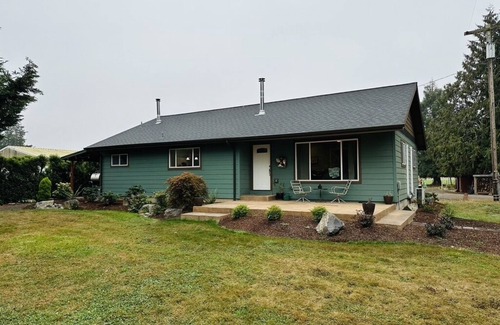 West Stayton House | Quiet Country Home - Centrally Located & Family-Friendly Stay