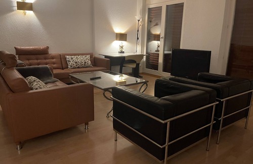 Hoengg Apartment | Modern Apartment with Spa & Hot Tub in Prime Location