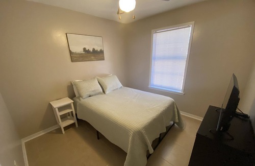 Crestview House | Ideal Location: Family-Friendly 3 Bedroom Near Beaches