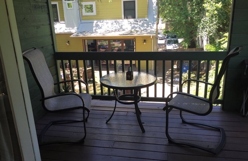 Cherrywood Apartment | Top-Rated Treehouse Studio with Ocean View & Spa