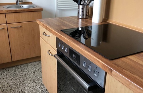 Neumuenster Apartment | Ideally Located Family Apartment in Nms with a Kitchen