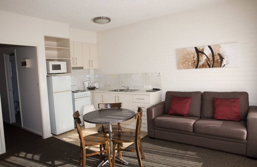 Wagga Wagga Hotel | Top-Rated Centralpoint Motel with Breakfast & Family Amenities