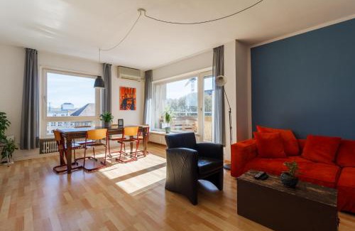 Karlsruhe City Centre Apartment | Elegant Central Station Retreat with Netflix & Family-Friendly Perks