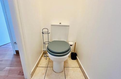 Limeray Apartment | Relaxing Stay with Church Views in Centre-Bourg