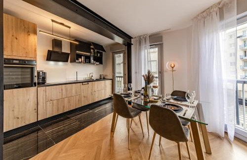 Dobree-Bon Port Apartment | Le Dobrée Centre: Guest Rated 9.6 with Child-Friendly Comfort