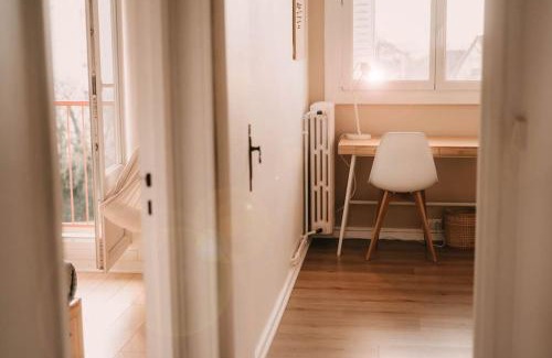 Besancon Apartment | Convenient Centre & Campus: Family-Friendly with Parking