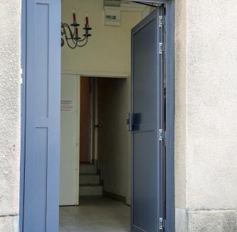 Lisieux Apartment | Historic Centre with Cathedral Views & Restaurant Amenities