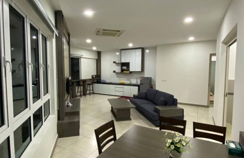 Jawa Apartment | Explore the Heart of Ipoh: Family-Friendly & Poolside Retreat