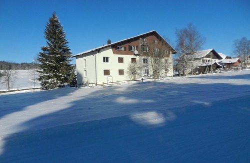 Les Genevez House | Guest Rated: 10/10 at Centre Orchidée Muller Hotel