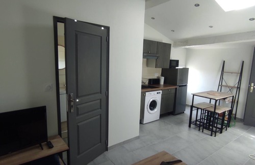 Carces Apartment | Bright and Cozy 2-Room Apartment in Centre Village Provence