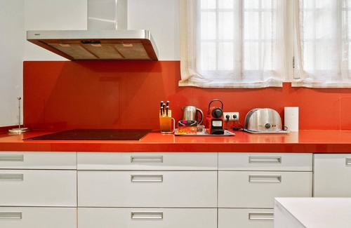 Alicante City Centre Apartment | Stylish Apartment for 2 with WIFI & Hot Tub in Alicante