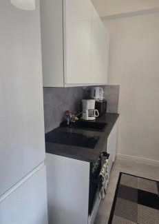 Alppiharju Apartment | Cozy Studio Retreat in Kallio, Helsinki - Pet Friendly