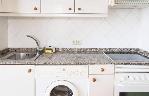 Vigo Apartment | Prime Location Flat Near Beach with Family-Friendly Amenities