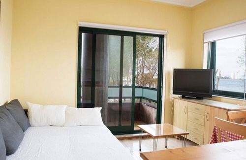 Vigo Apartment | Prime Location Flat Near Beach with Family-Friendly Amenities