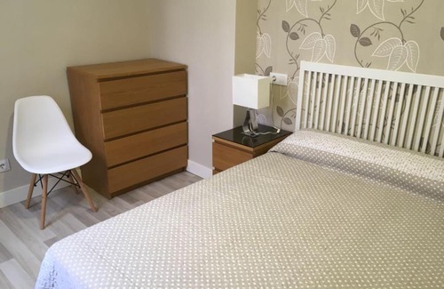 Logrono City Centre Apartment | Cozy Centrico Apartment Near Train Station - Pet Friendly Stay
