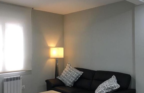 Logrono City Centre Apartment | Cozy Centrico Apartment Near Train Station - Pet Friendly Stay