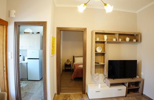 Lefkada Apartment | Unforgettable Centro Bianco Lefkada: Family-Friendly Stay