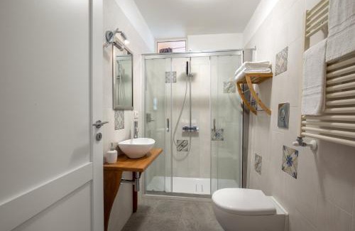 Lake Bracciano Apartment | Pet-Friendly Centro e Spiaggia Ardesia with Kitchen Access