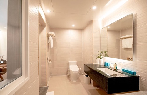 Chilgok-gun Hotel | Discover Centro Hotel: Eco-Friendly Retreat with Spa & Dining