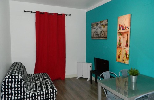 Moscardo Apartment | Family-Friendly Centro Madrid Rio - Monederos Awaits You