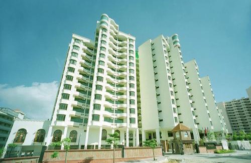 Kampung Sungai Nibong Apartment | Elegant Century Bay Private Residences with Pool & Hot Tub