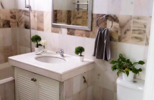 Kampung Sungai Nibong Apartment | Elegant Century Bay Private Residences with Pool & Hot Tub