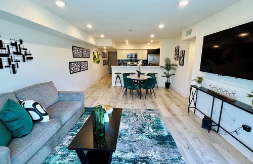 Los Angeles Apartment | Century City Fancy West Hollywood 2br w/Parking