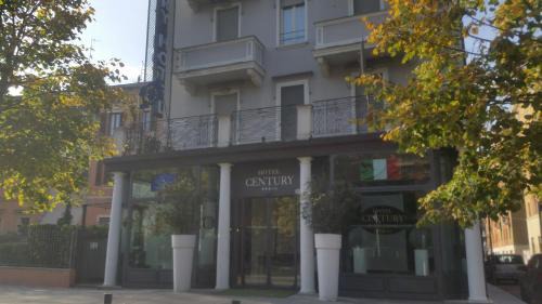 Parma City Centre Hotel | Century Hotel: Pet-Friendly Stay with Breakfast & Hot Tub