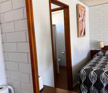 Finley Hotel | Pet-Friendly Century Motor Inn with Pool & Restaurant