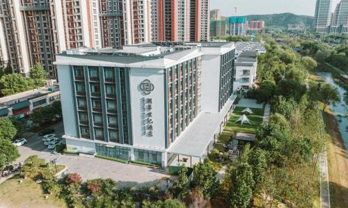 Huaiyin Hotel | Discover Century Runhua Hotel: 4-Star Comfort Awaits
